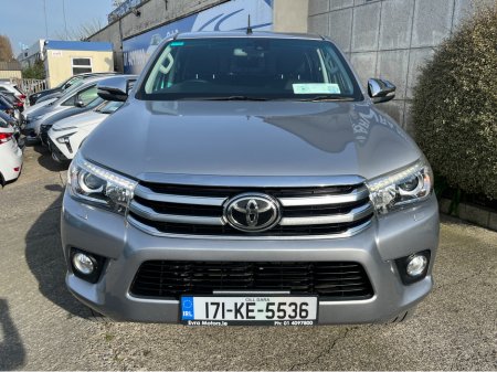 2017 Toyota Hilux - thumbnail 2