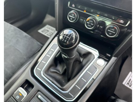 2019 Volkswagen Passat - thumbnail 24