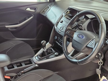 2016 Ford Focus - thumbnail 15