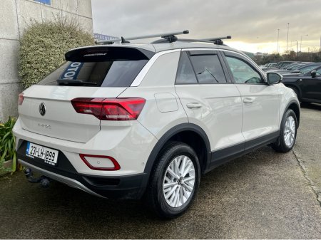 2023 Volkswagen T-Roc LIFE 2.0 TDI DIESEL €26,950 thumbnail