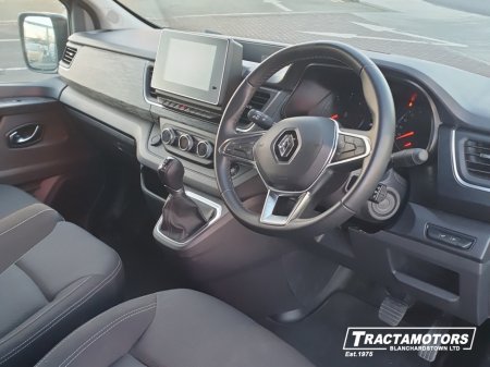 2024 Renault Trafic Passenger 9 SEAT AUTO 170HP RED EDITION €54,999 thumbnail