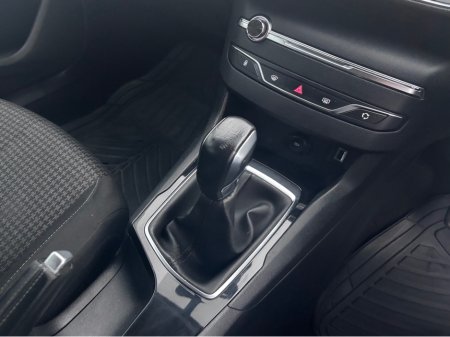 2018 Peugeot 308 - thumbnail 8