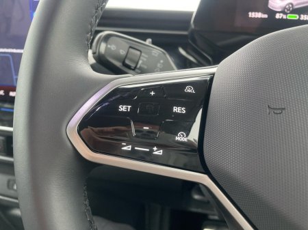 2025 Volkswagen ID.Buzz ID.BUZZ STYLE 86KWH 280BHP LWB €66,975 thumbnail