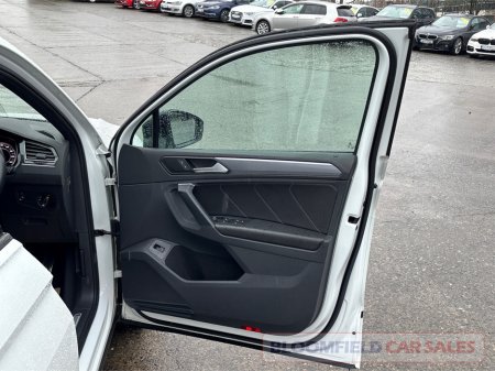 2018 Volkswagen Tiguan 4 MOTION R-LINE , DSG // IMMACULATE €29,950 thumbnail