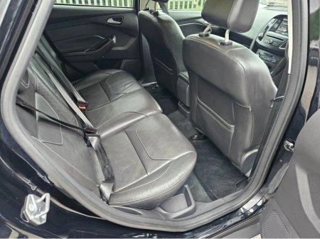 2016 Ford Focus - thumbnail 9