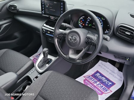 2023 Toyota Yaris CR CROSS LUNA SPORT 4DR AUTO €27,945 thumbnail