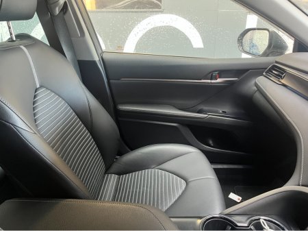 2020 Toyota Camry €26950! 2020 TOYOTA CAMRY 2.5L HYBRID / 79K KMS / REVERSE CAMERA, ADAPTIVE CRUISE CONTROL & MORE €26,950 thumbnail