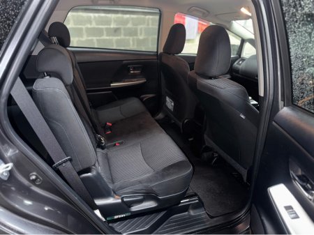 2020 Toyota Prius Alpha 1.8 Hybrid €15,999 thumbnail