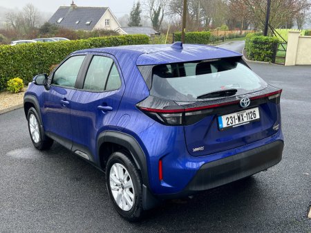 2023 Toyota Yaris Cross 1.5 Hybrid CVT Luna €22,950 thumbnail