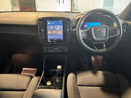 2024 Volvo XC40 - view 3