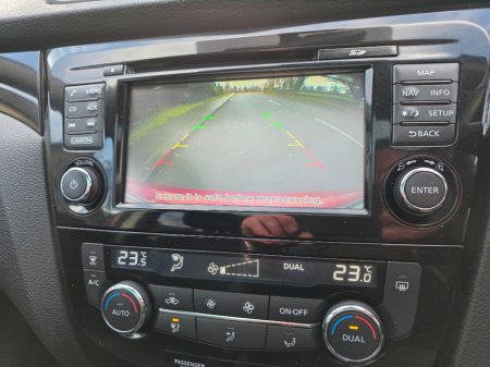 2018 Nissan Qashqai 1.2 SV CVT 18 4DR Auto €18,950 thumbnail