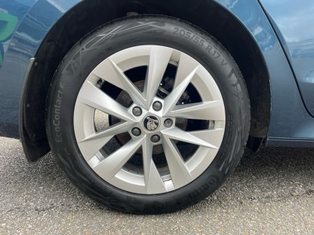 2023 Skoda Octavia COMBI AMBITION 1.0TSI 110HP DSG €26,995 thumbnail