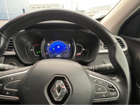 2017 Renault Kadjar 1.5 DCI DYNAMIQUE NAV 5 5DR A 110BHP AUTO €13,900 thumbnail