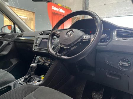 2017 Volkswagen Tiguan - thumbnail 9