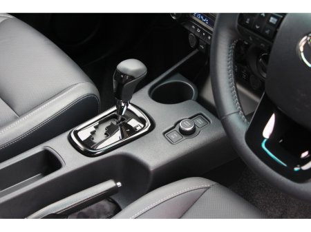 2025 Toyota Hilux Invincible X * Roll cover and bars inc €66,358 thumbnail