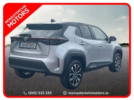 2024 Toyota Yaris - thumbnail 2