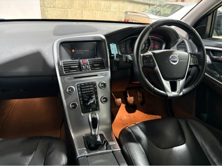 2017 Volvo XC60 SE NAV D4 2.0 TD B4 R-DESIGN MHEV 197BHP €15,950 thumbnail