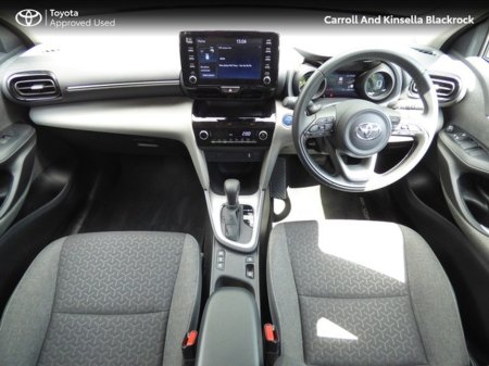 2025 Toyota Yaris Cross - thumbnail 8