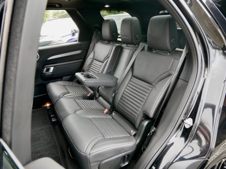 2025 Land Rover Discovery  €138,950 thumbnail