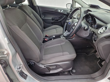 2016 Ford Fiesta - thumbnail 24