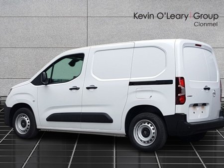 2026 Opel Combo COMBO 19 KOMF L1H1-1.5 100BHP D €20,995 thumbnail