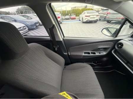 2019 Toyota Yaris - thumbnail 24