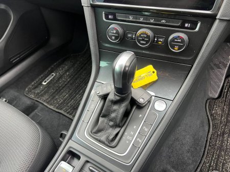 2020 Volkswagen Golf VARIANT 1.2 TSI * HUGE SPEC * // APPLE CARPLAY/ANDROID AUTO // 360 PARKING SENSORS // DIGITAL CLUSTER €19,950 thumbnail