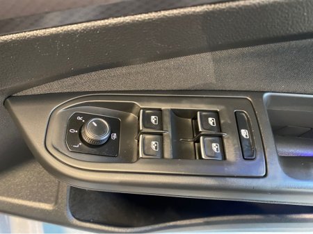 2021 Volkswagen Golf 2.0 TDI ACTIVE 115PS 5DR €21,950 thumbnail