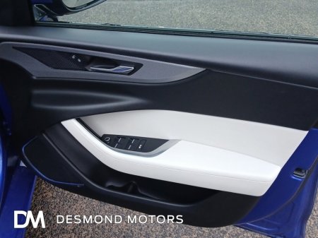 2019 Jaguar XE - thumbnail 16