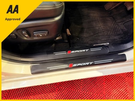 2016 Toyota Prius - thumbnail 19