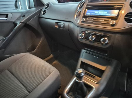 2012 Volkswagen Tiguan - thumbnail 6