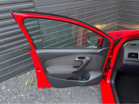 2013 Volkswagen Polo - thumbnail 17