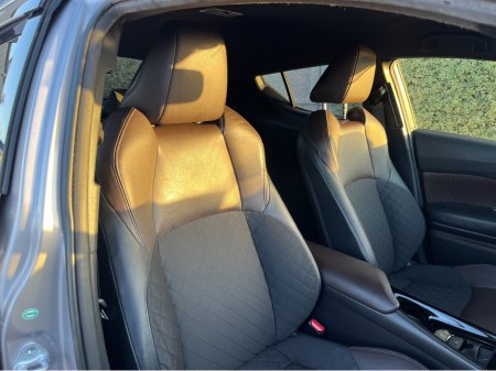 2017 Toyota C-HR SOL AUTOMATIC HYBRID 1.8 PETROL //HIGH SPEC//LOW MILES//REVERSE CAMERA//HALF LEATHER HEATED SEATS//KEYLESS ENTRY//ADAPTIVE CRUISE CONTROL// €18,950 thumbnail