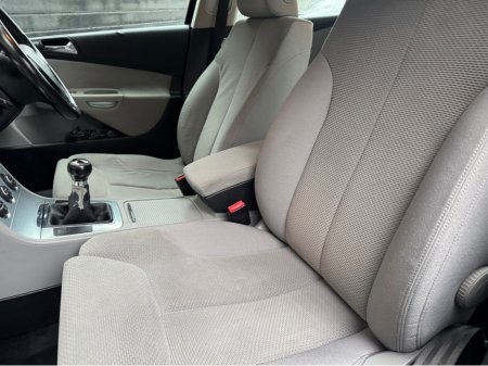 2006 Volkswagen Passat COMFORT 1.6 FSI ESTATE €2,995 thumbnail