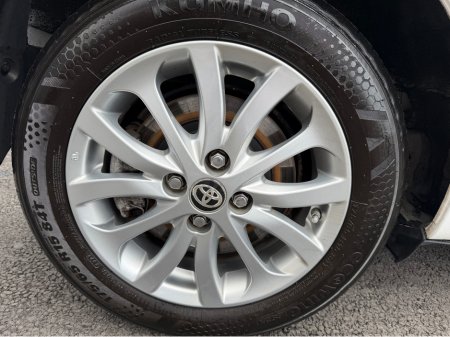 2017 Toyota Yaris Self charge Hybrid - Low Mileage - Fantastic Spec €14,750 thumbnail