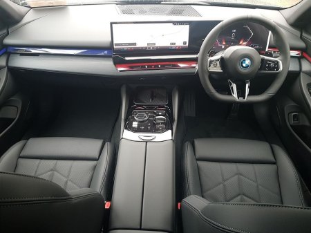 2026 BMW 5 Series - thumbnail 4