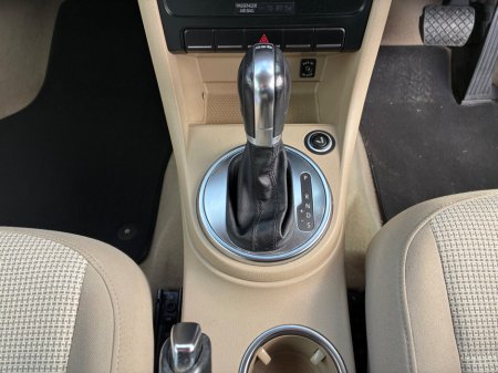 2013 Volkswagen Beetle - thumbnail 5