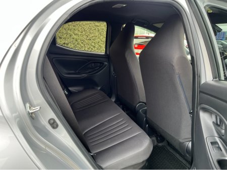 2022 Toyota Yaris - thumbnail 9