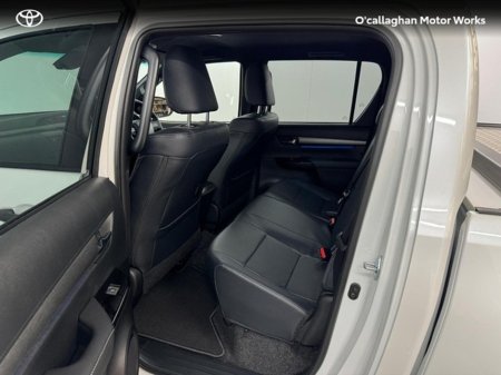 2024 Toyota Hilux HILUX 2.8 INVINCIBLE AUTO €44,000 thumbnail