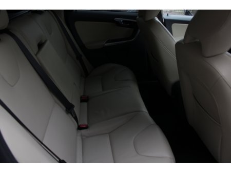 2015 Volvo XC60 - thumbnail 16