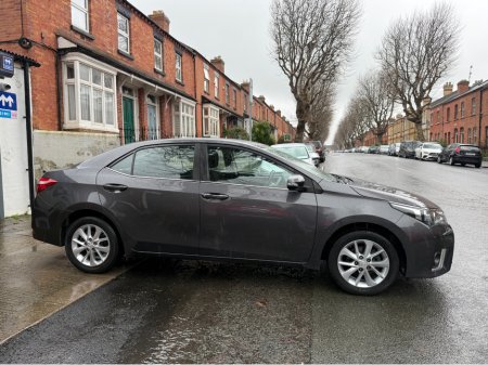 2016 Toyota Corolla - thumbnail 4