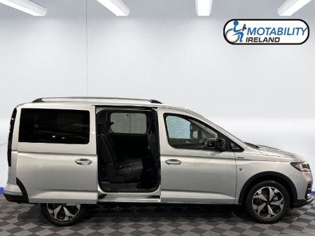 2025 Ford Tourneo Connect Active 1.5 PHEV Hybrid Wheelchair Accessible Taxi €66,995