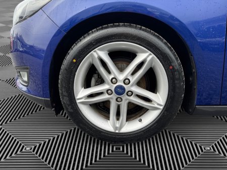 2016 Ford Focus - thumbnail 9