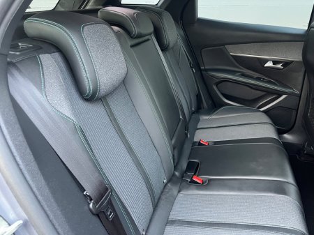 2021 Peugeot 3008 - thumbnail 8