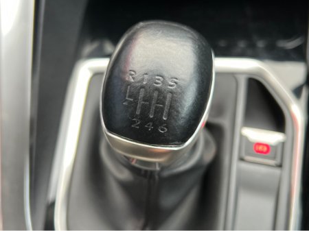 2019 Peugeot 3008 ALLURE 1.5 BLUE HDI 130 6 6.2 4DR €17,900 thumbnail