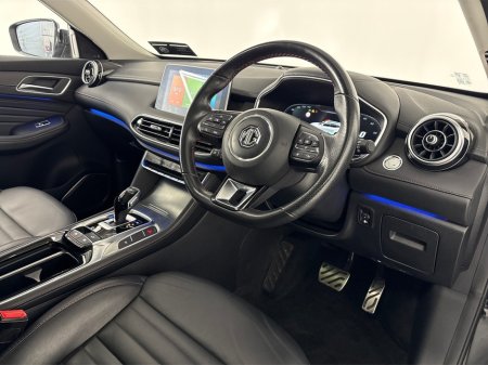 2022 MG HS EXCLUSIVE PHEV AUTO**PANORAMIC ROOF**DIGITAL DASH**TOUCH SCREEN APPLE CAR PLAY**MULTIFUNCTIONAL STEERING WHEEL**HEATED LEATHER SEATS**ELECTRIC SEATS**ELECTRIC FOLDING MIRRORS**ELECTRIC TAILGATE** €24,995 thumbnail