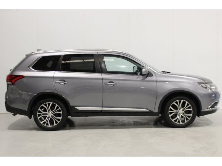 2017 Mitsubishi Outlander OUTL 4WD 6MT 4DR 7S 17MY 7 SEATS €16,950 thumbnail