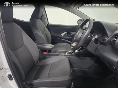 2022 Toyota Yaris YARIS HYBRID LUNA #65 €20,995 thumbnail