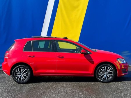 2017 Volkswagen Golf ALLSTAR 1.6 TDI AUTO // OPENING PANORAMIC SUNROOF // HEATED SEATS // MULTIMEDIA DISPLAY €17,750