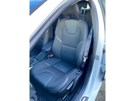 2019 Volvo V40 - thumbnail 17